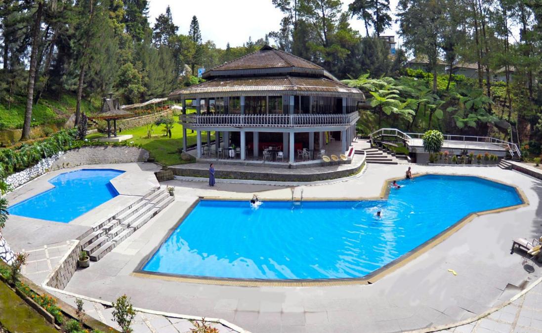 Rudang Berastagi Hotel and Resort 37/41