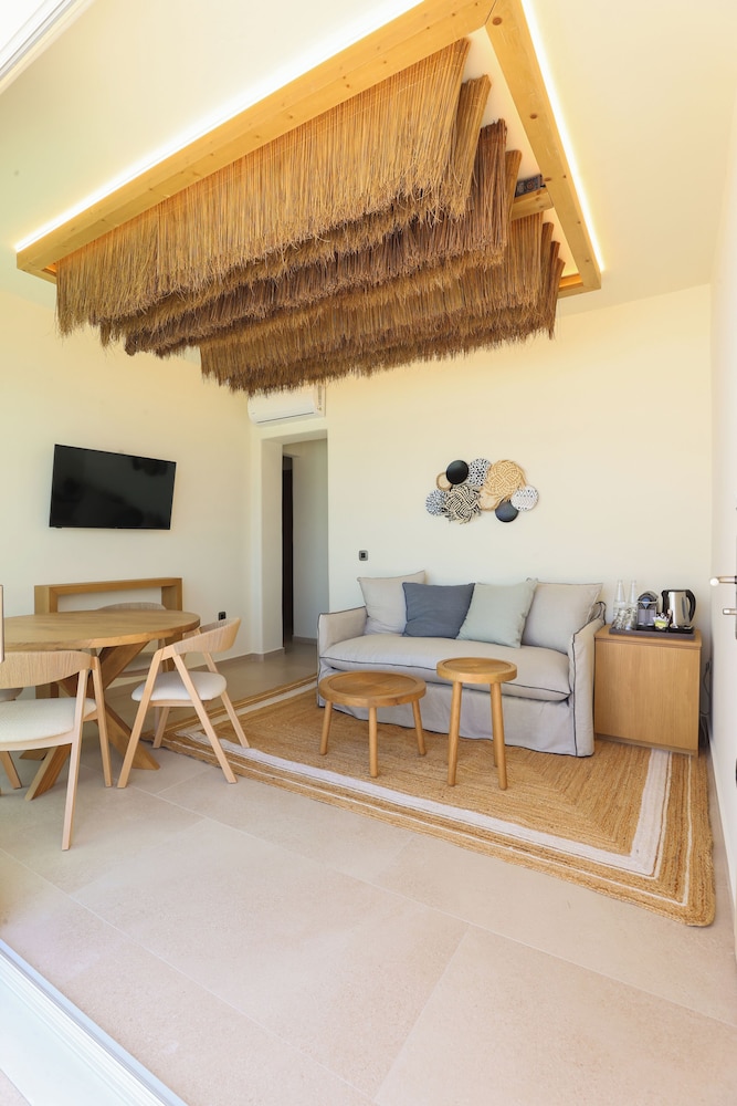 Life Suites 25/41