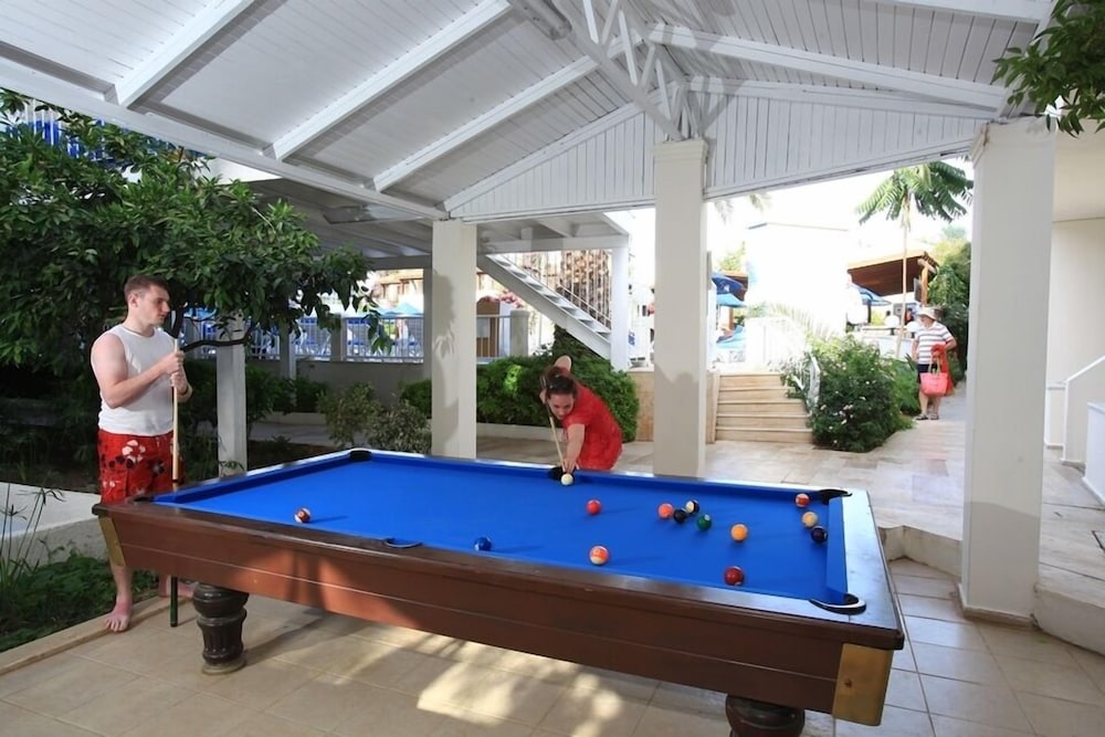 Summer Garden Suites And Beach Hotel 47/59