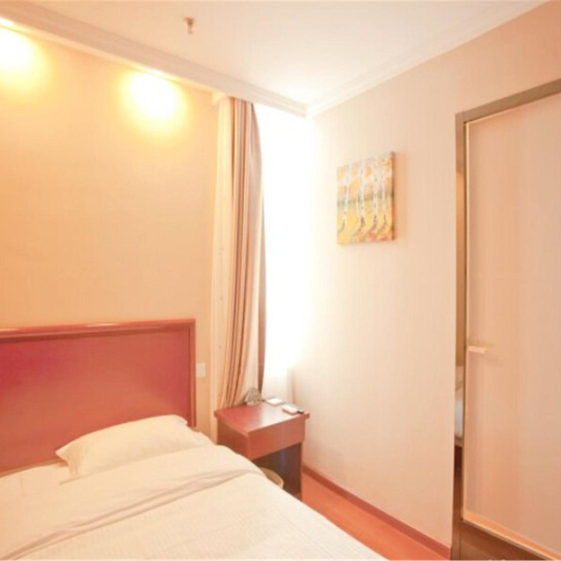 GreenTree Inn Liaoning Dalian Railway Station South Shengli Square Express Hotel 22/35