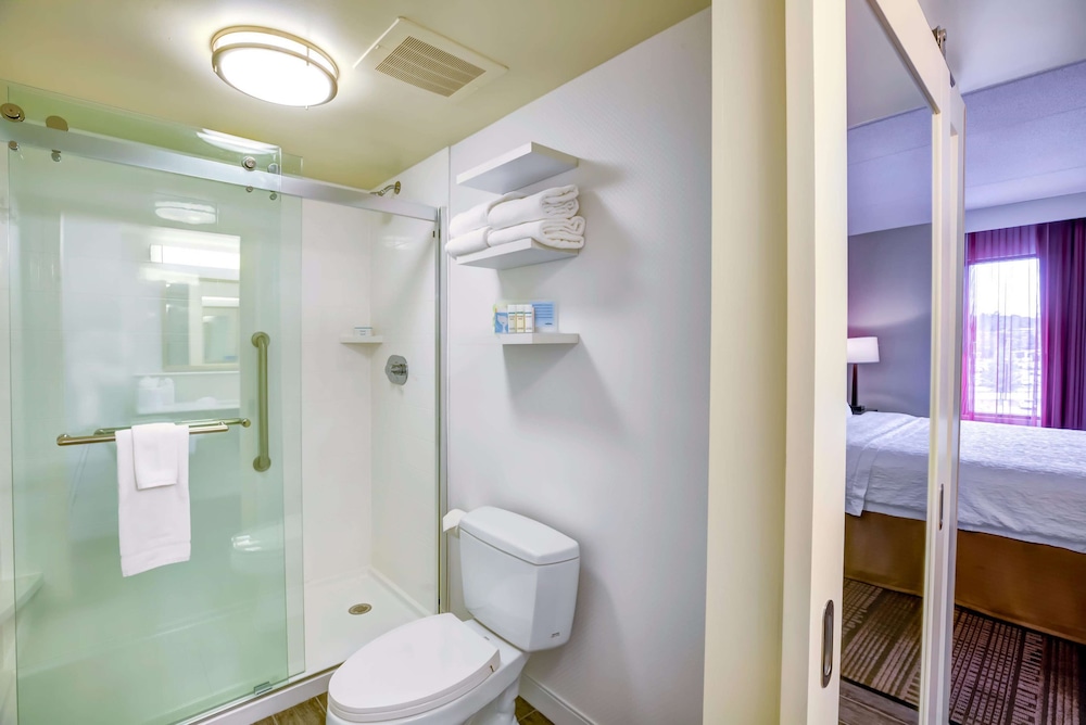 Hampton Inn Boston-Norwood 17/52