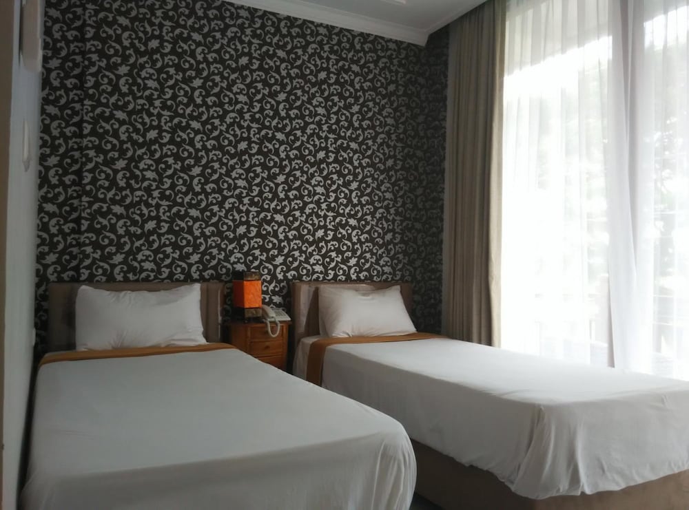 Hotel Wahyu Dana 8/46