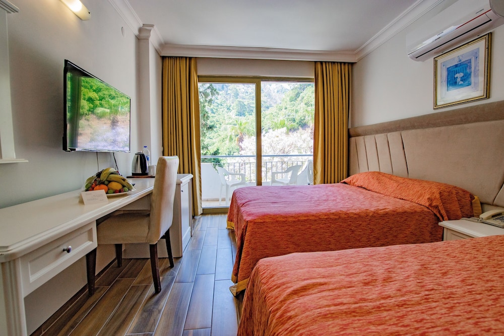 Standard, Double Bed, Land View