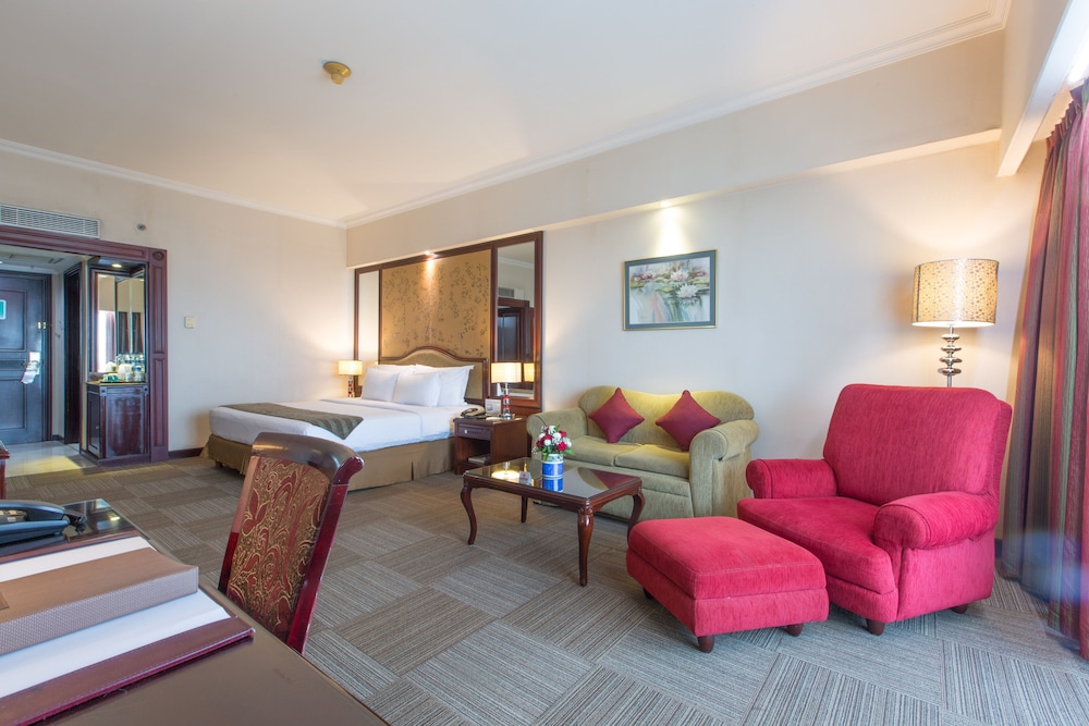 Sunlake Waterfront Resort and Convention 33/56