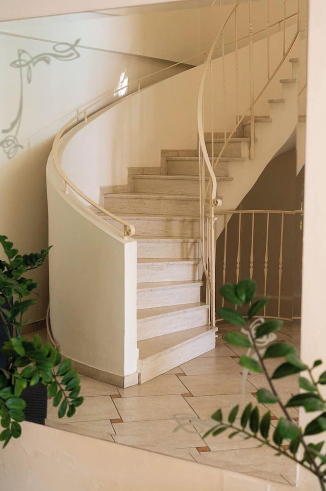 Konstantinos Hotel 12/55