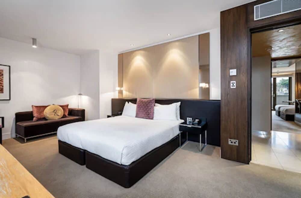 Royce Hotel 12/60