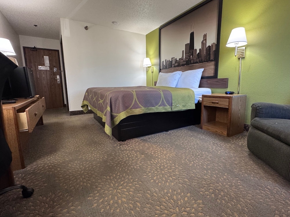 Super 8 by Wyndham Mokena/Frankfort /I-80 20/27
