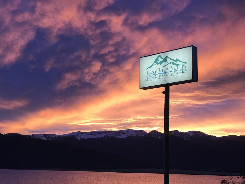 Lake View Suites Yellowstone 36/39
