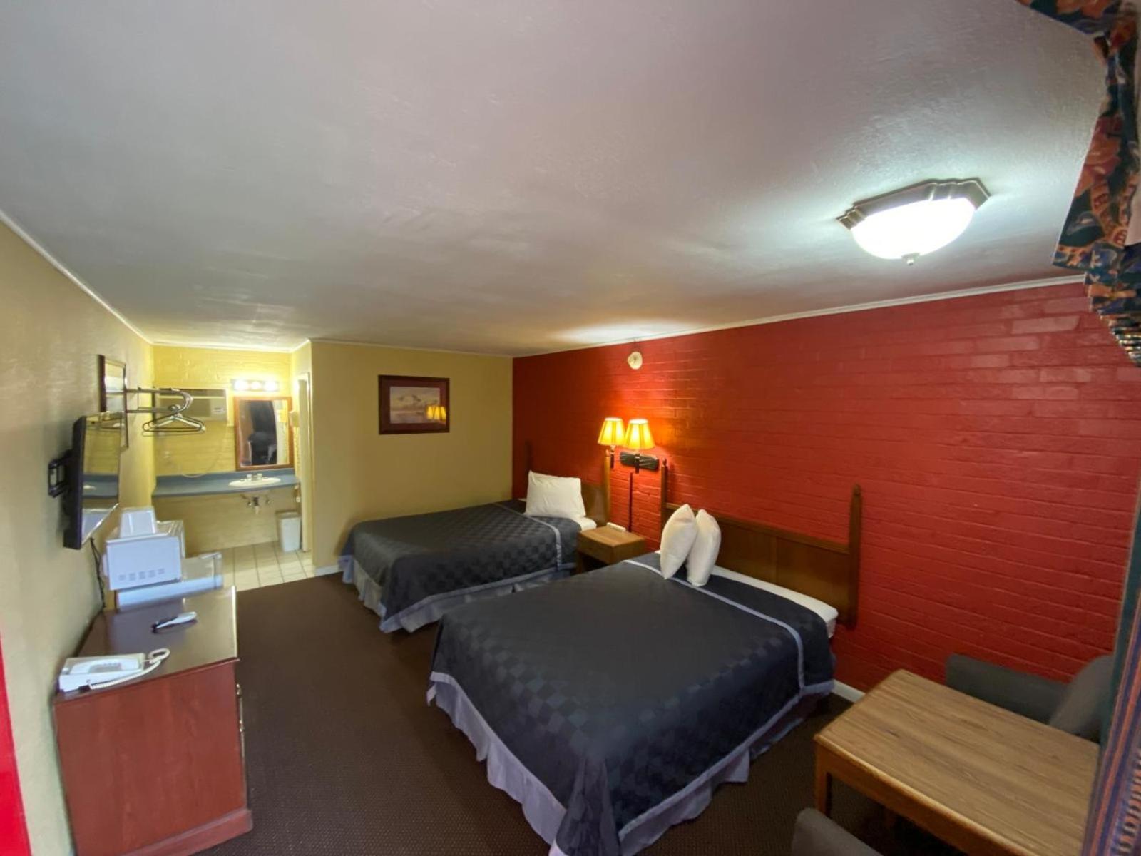 Deluxe Inn 4/8