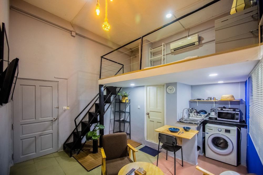 The Artist Residence 44/50