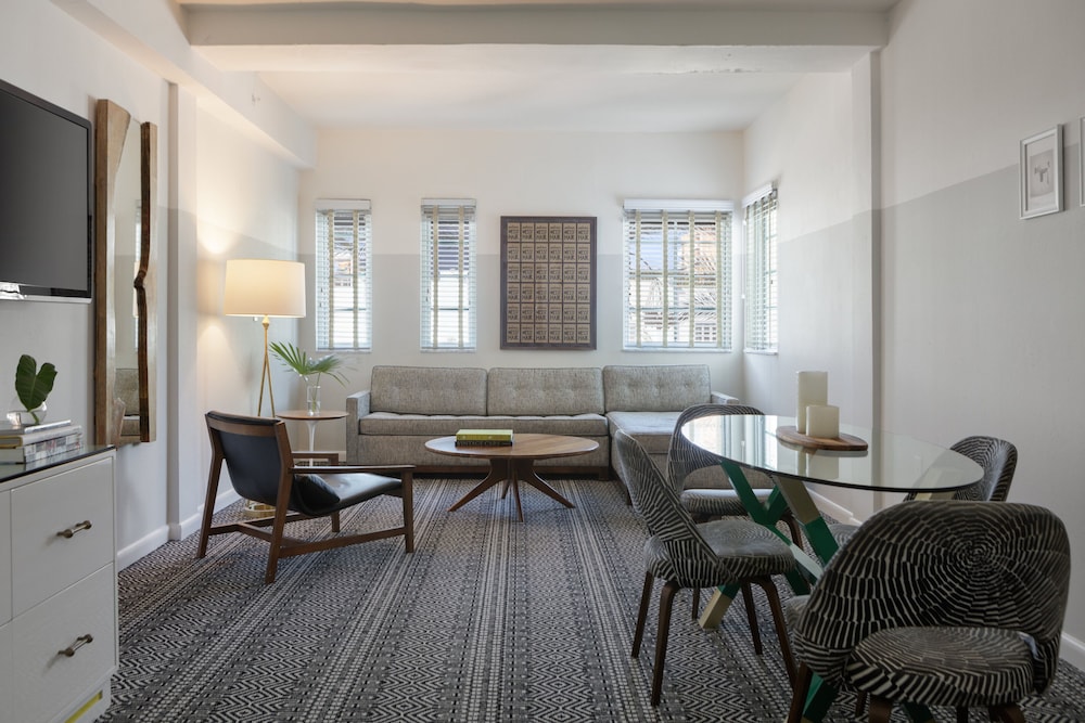 Kimpton Surfcomber Hotel 53/80