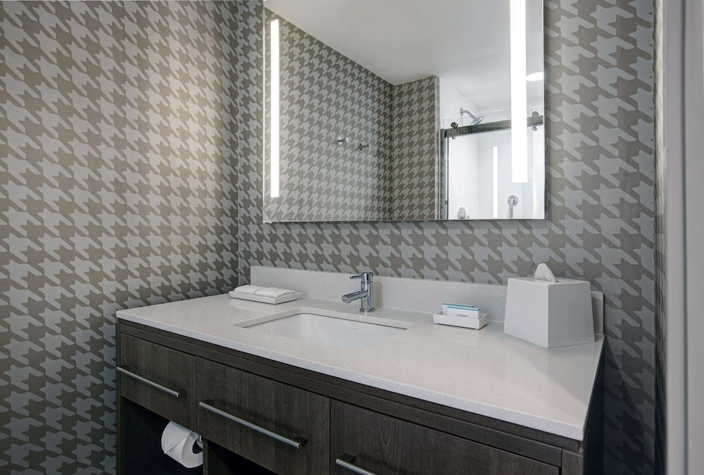 Home2 Suites by Hilton Milwaukee Downtown, WI 14/48