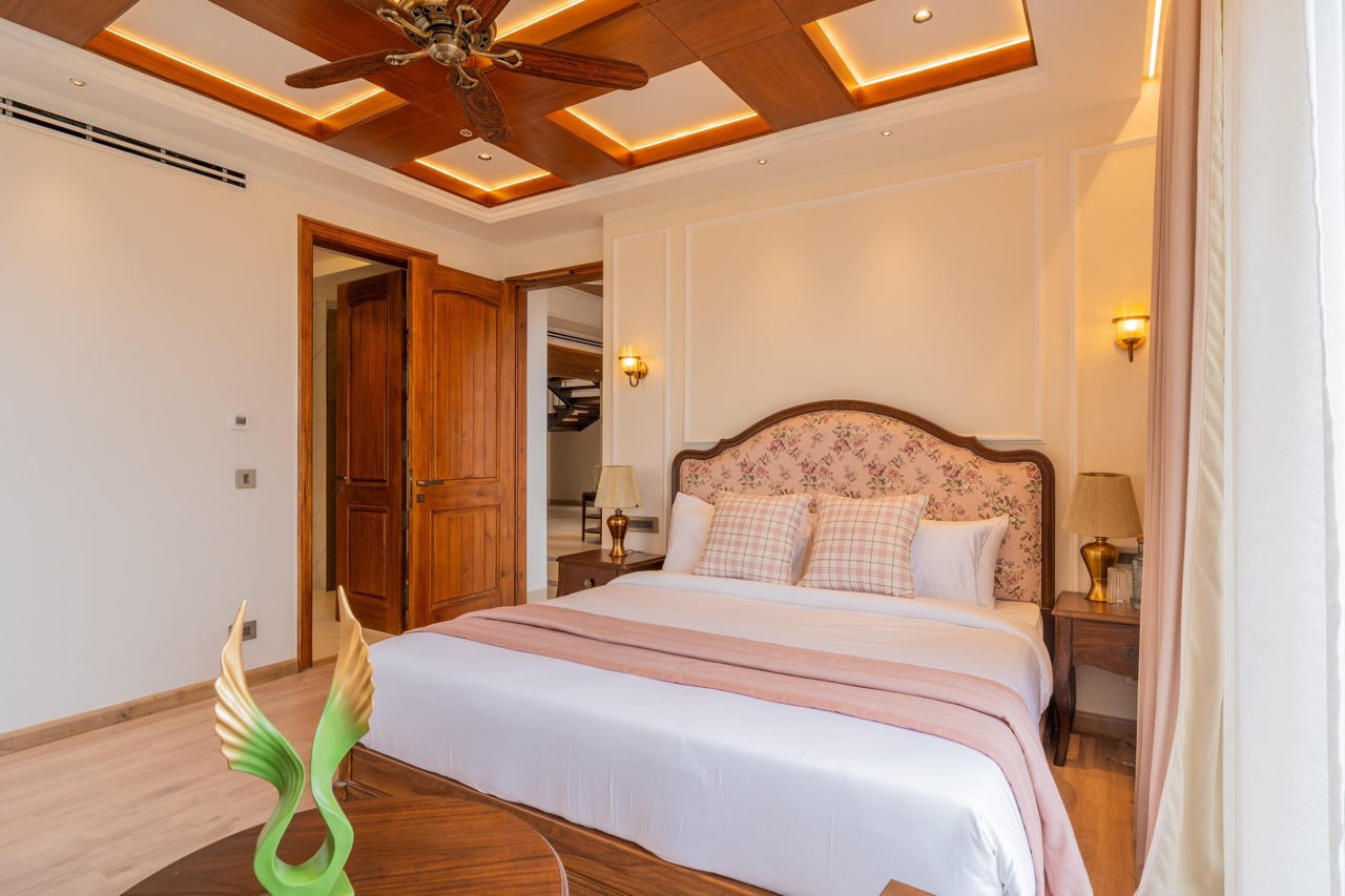 ELIVAAS Prive The Royce Rose Luxe Villa with Pool, Jacuzzi & Steam Room 8/20