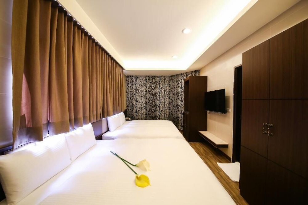 Maple Hotel 12/65