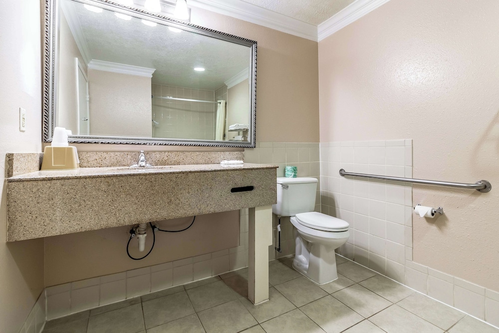 Motel6 Alvin, TX 47/52