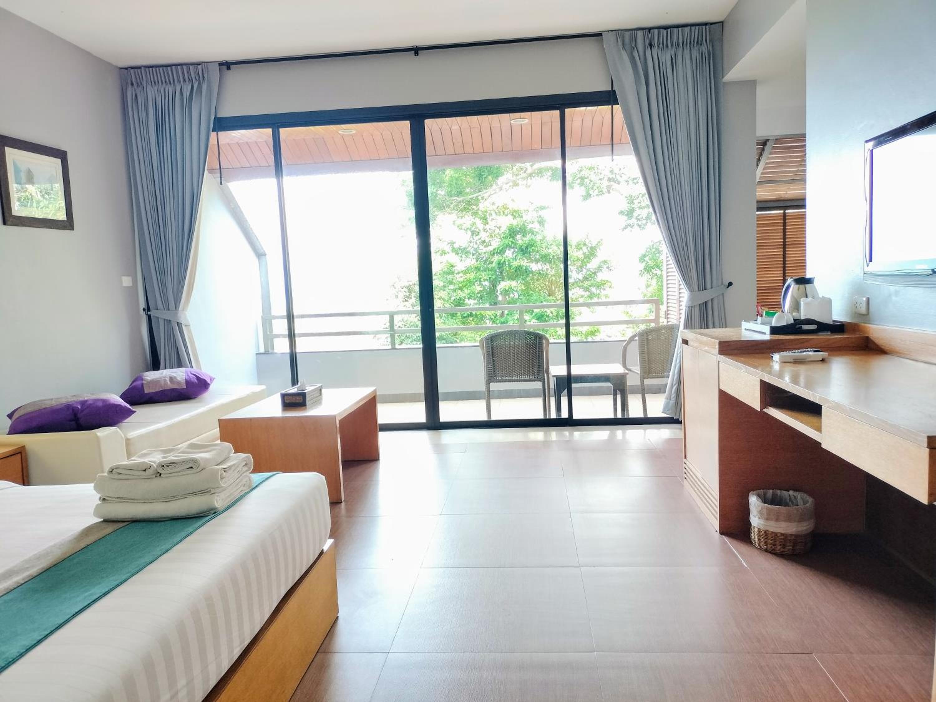 Deluxe, Suite, Double Bed, Sea Side, Hot Tub