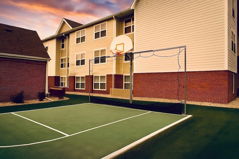 MainStay Suites Appleton Airport - Fox River Mall Area 23/46