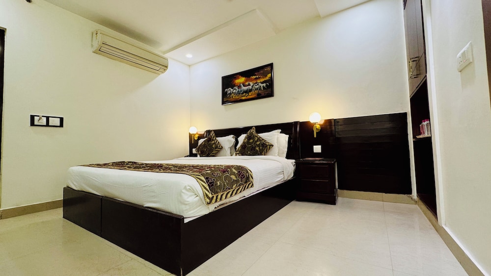 Hotel Taj Inn 24/64