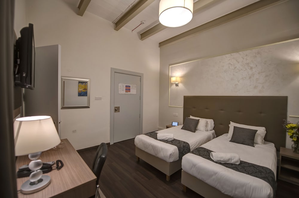 Europa Hotel 24/42