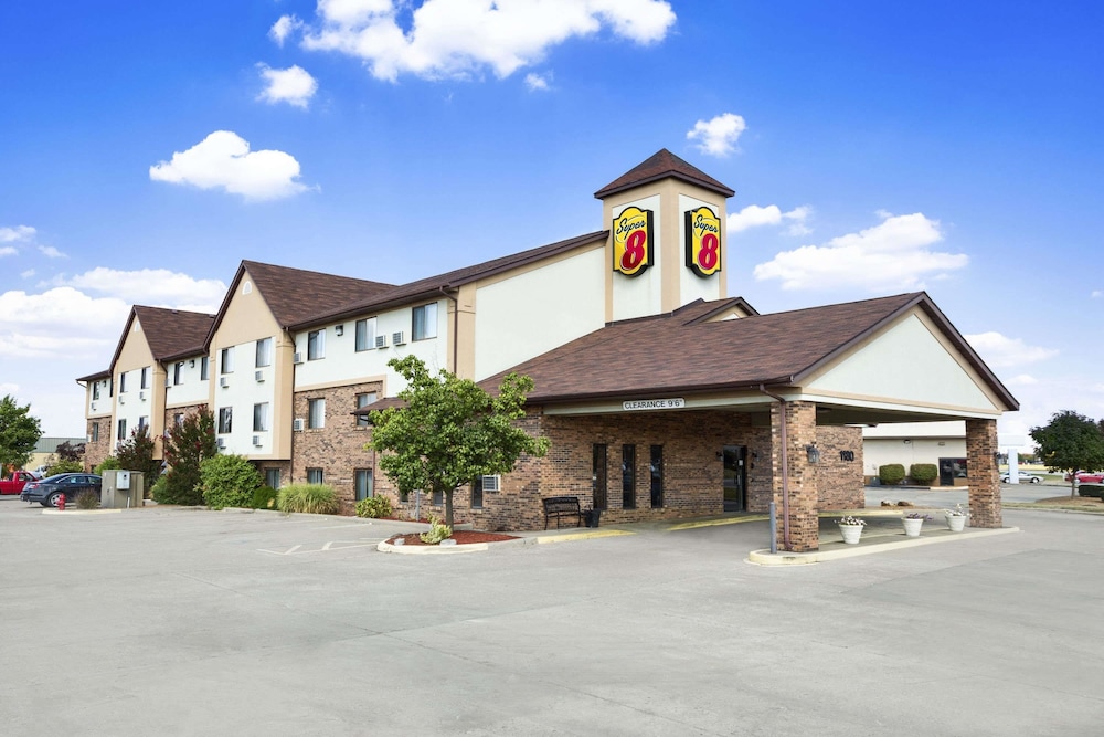 Super 8 By Wyndham Carbondale 1/23