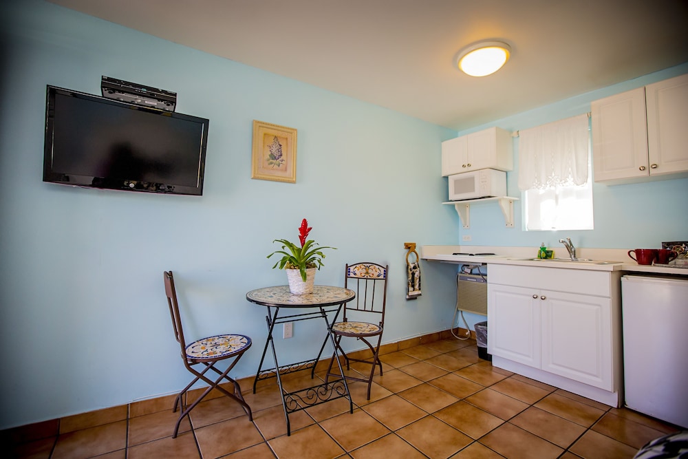 Leucadia Beach Inn 42/52