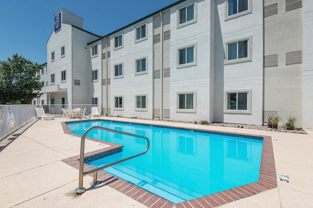 Motel6 Junction City, KS 3/47
