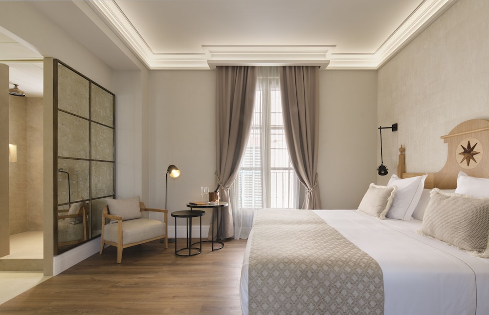 Deluxe, Double Bed
