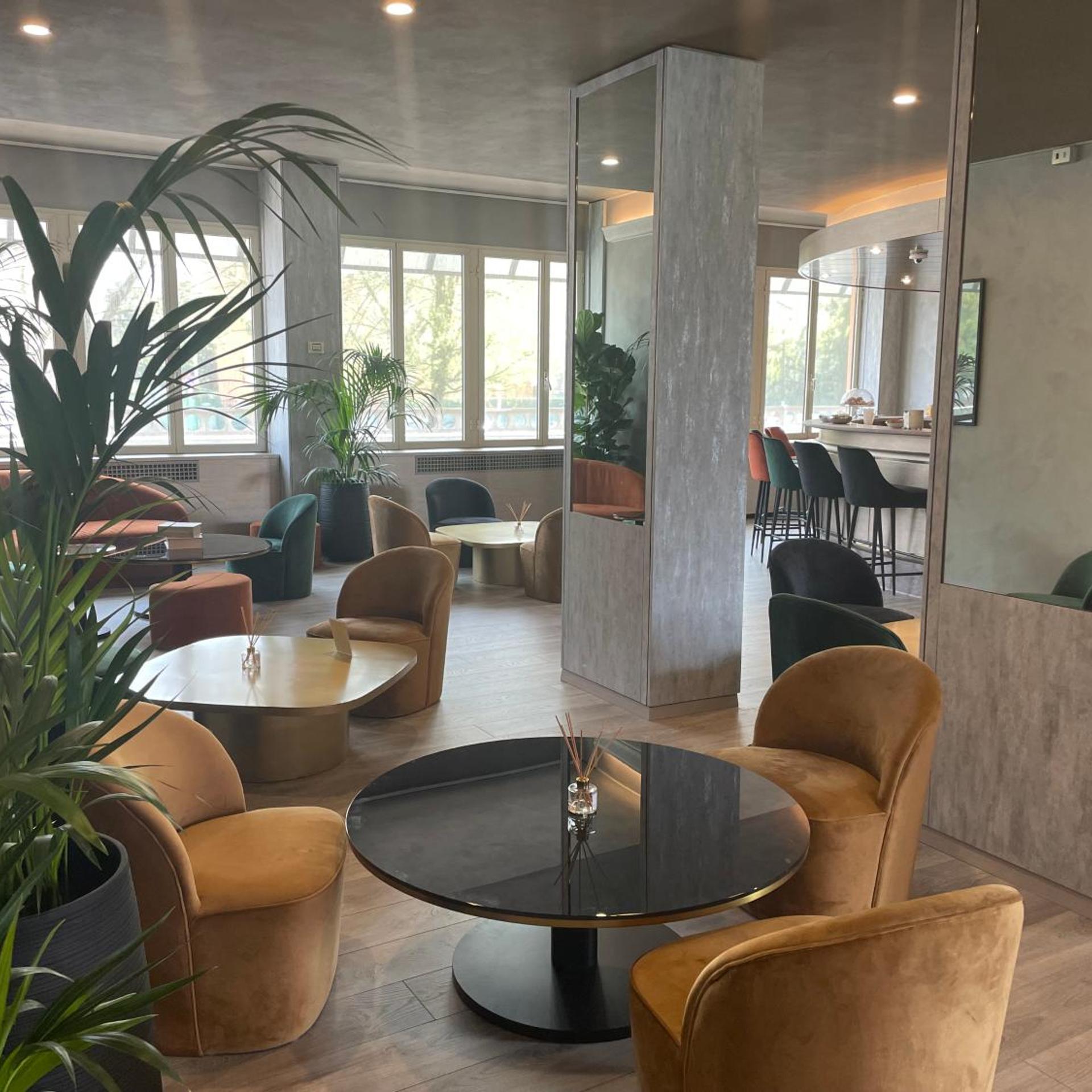 Hotel Embassy 24/51