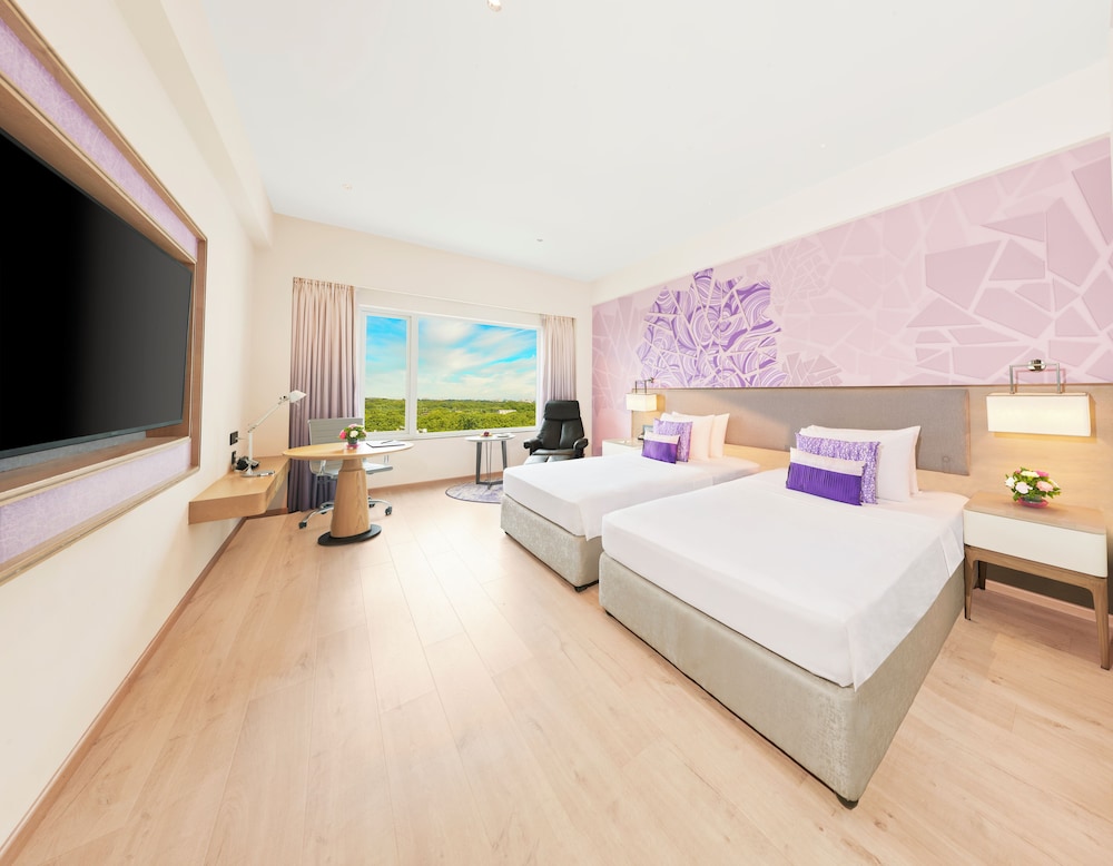 Deluxe, Twin Beds, City View