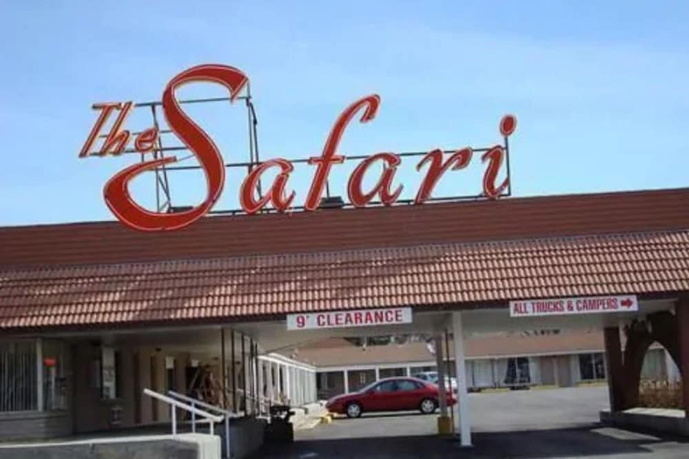 Safari Motel 2/55