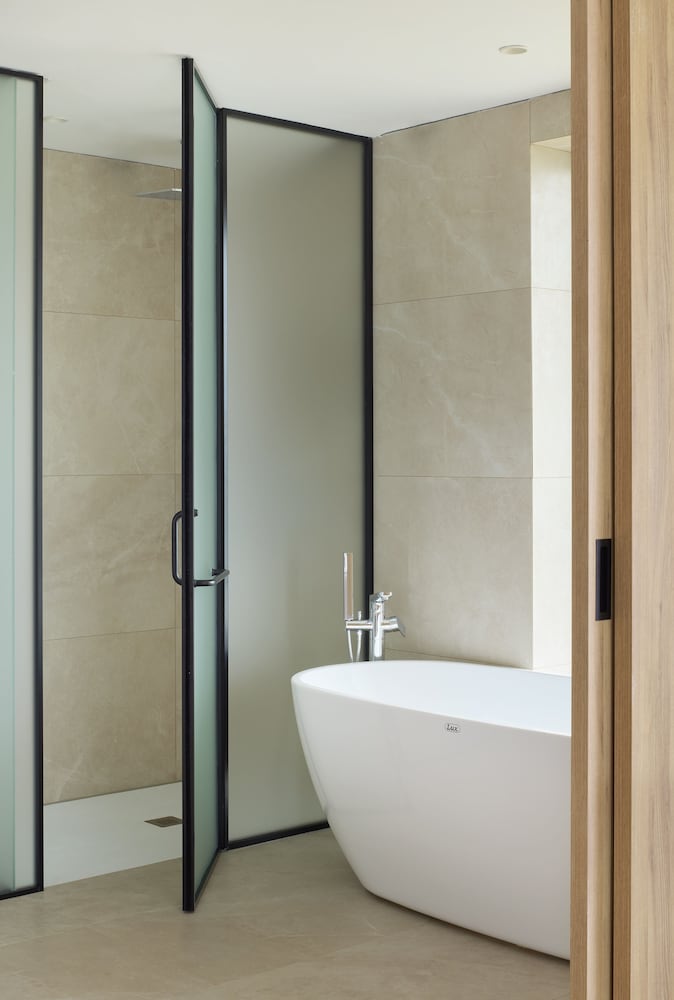 The Level, Junior Suite, King Bed, Beach Side, Adult Only، MELIA DURRES ALBANIA 3/3
