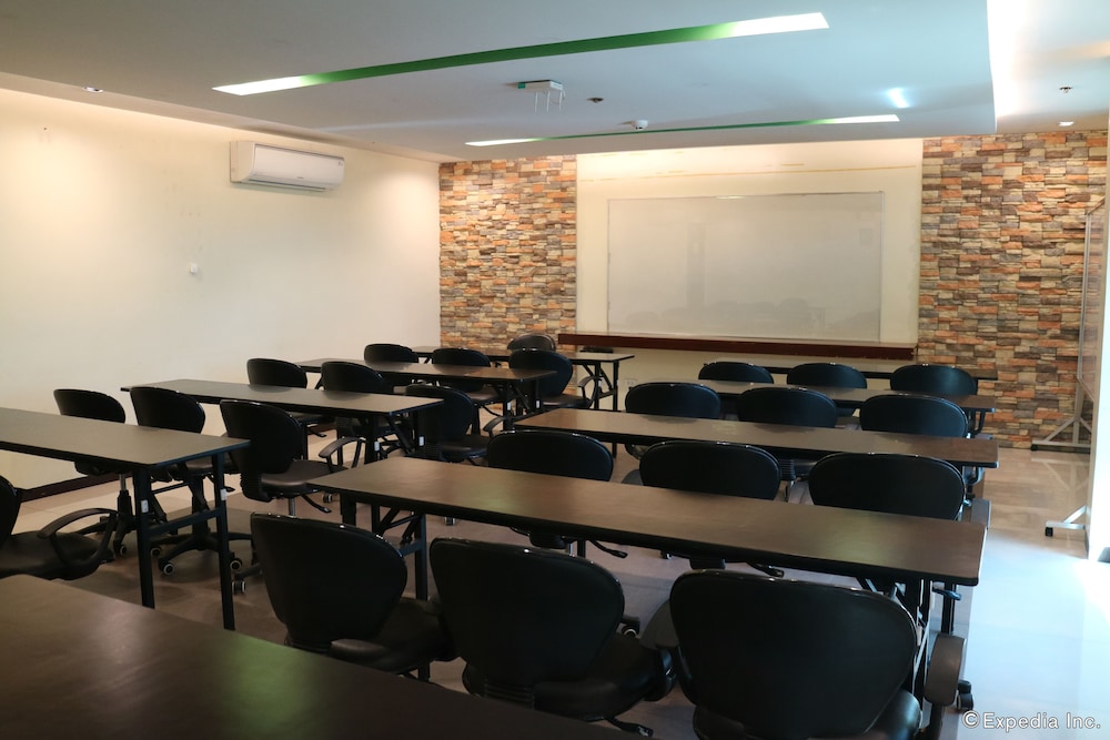 Go Hotels Bacolod 49/58