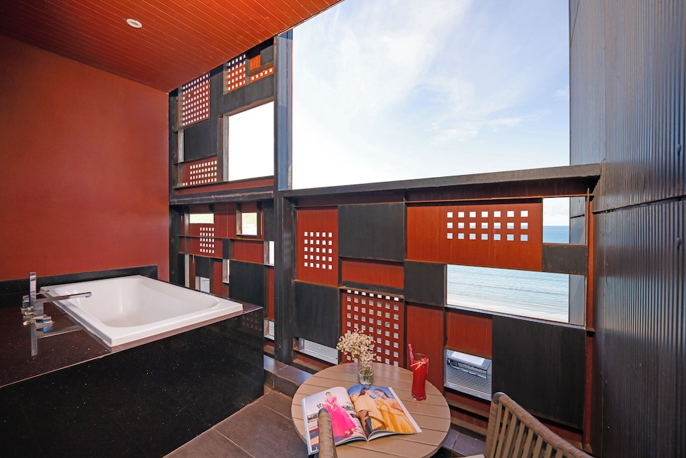 The Code Hotel And Spa 50/50