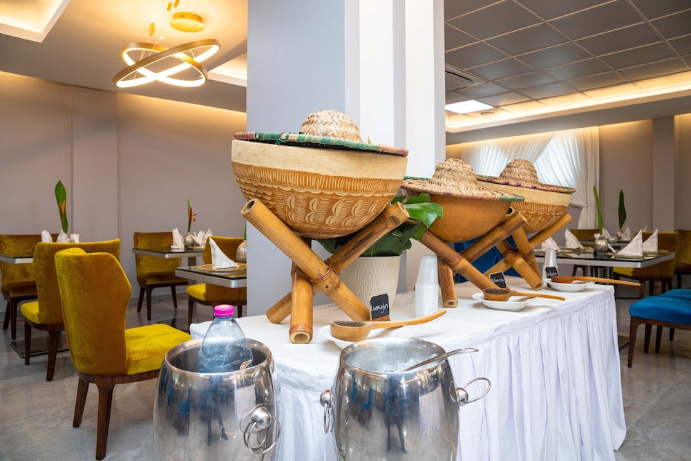 Oak Plaza East Airport Hotel 34/47