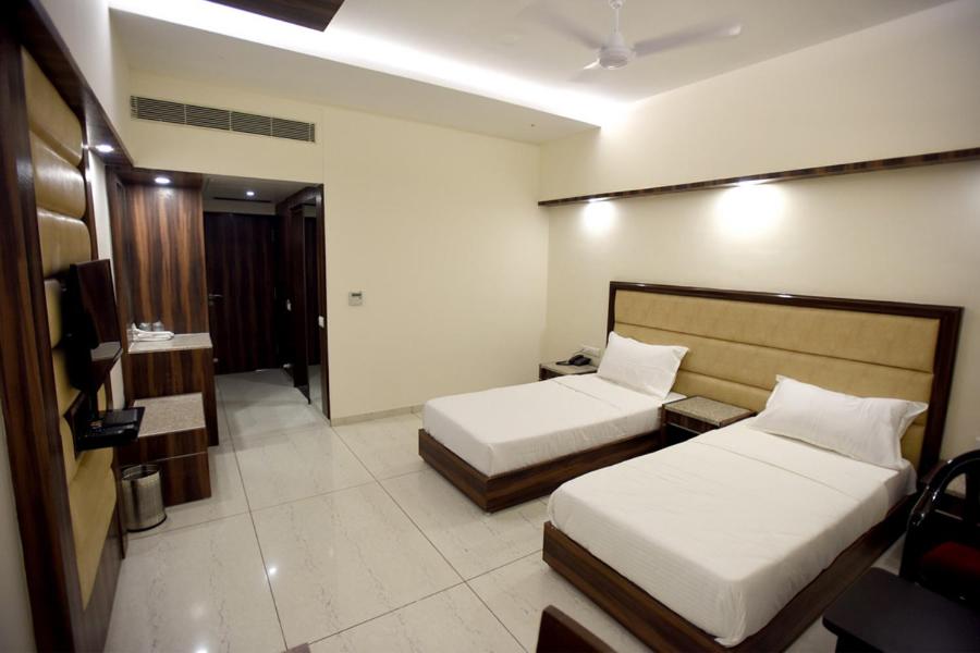 Hotel Sach Regency 8/18
