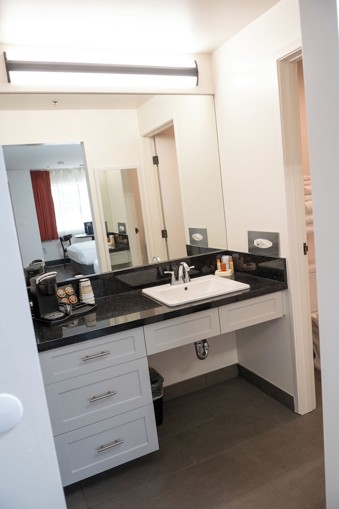 Carson Valley Motor Lodge and Suites 50/50