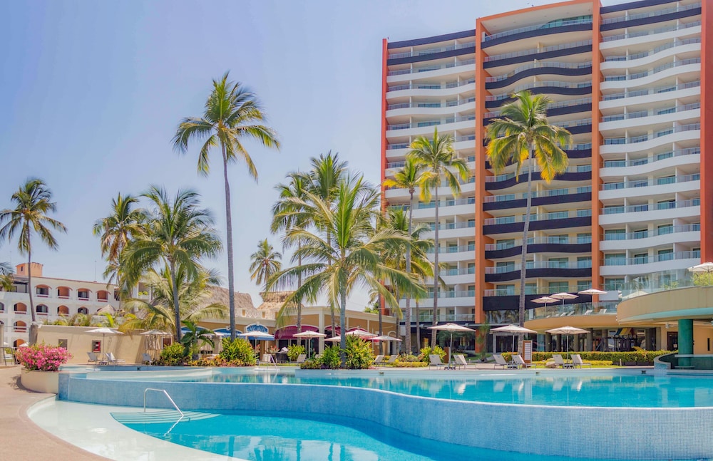 Sunset Plaza Beach Resort 70/79