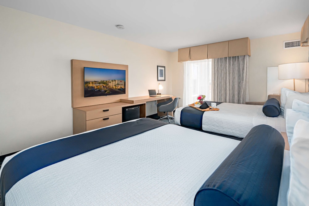 Standard, 2 Queen Beds, Accessible, Best Western Plus Marina Gateway Hotel 2/7