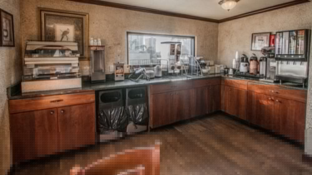 Days Inn By Wyndham Destin 37/40