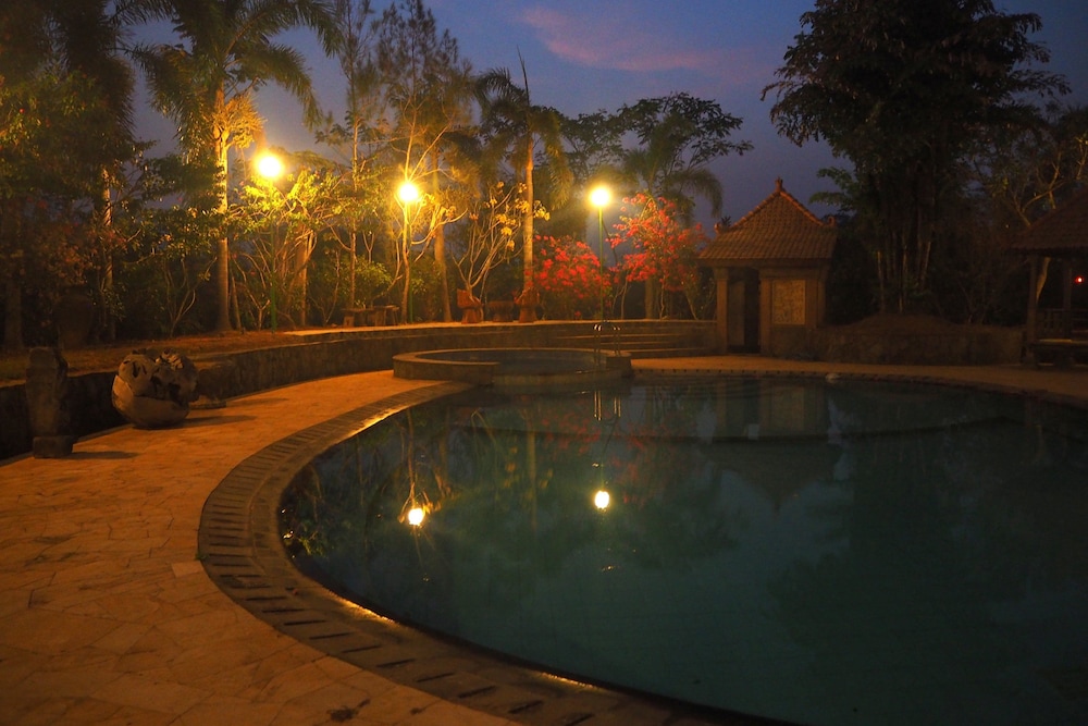 The Gecho Inn Country 38/50