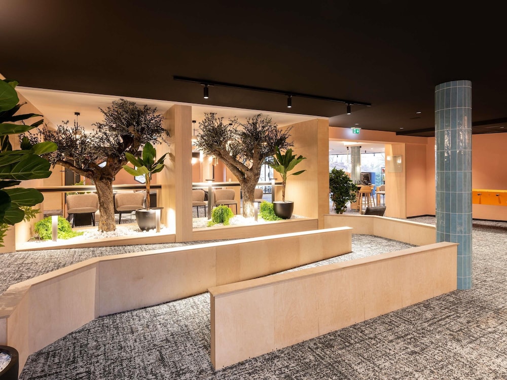 Novotel Macon Nord 9/74