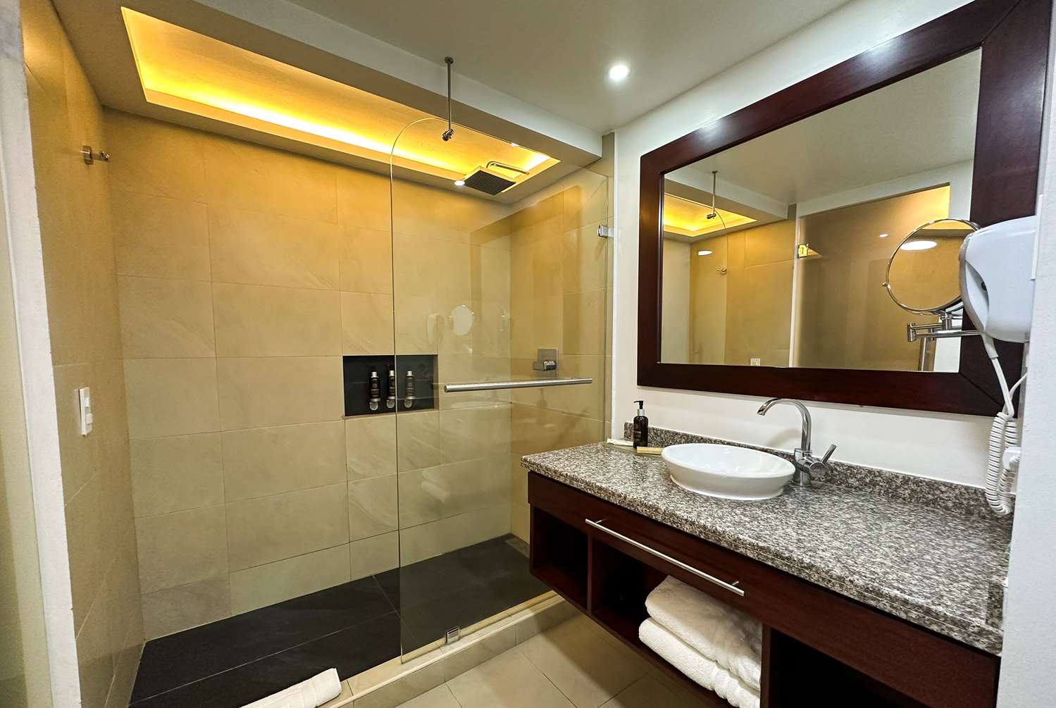 Wyndham Garden Quito 79/80