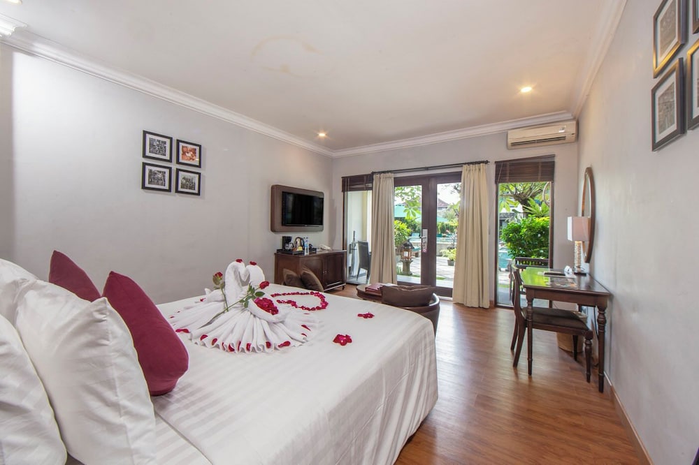 SUPER, DELUXE, DOUBLE BED, POOL ACCESS