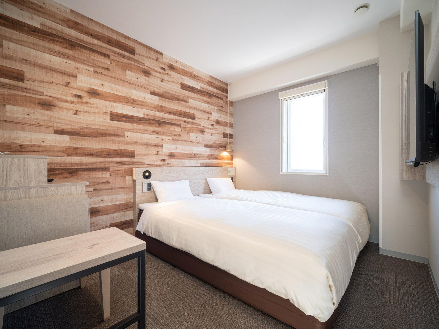 Compact, Twin Beds, Smoking
