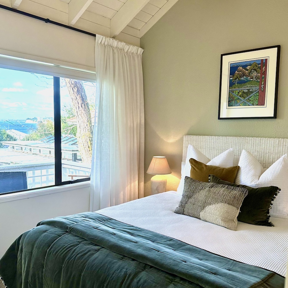 PREMIUM, PARTIAL SEA VIEW, KITCHENETTE