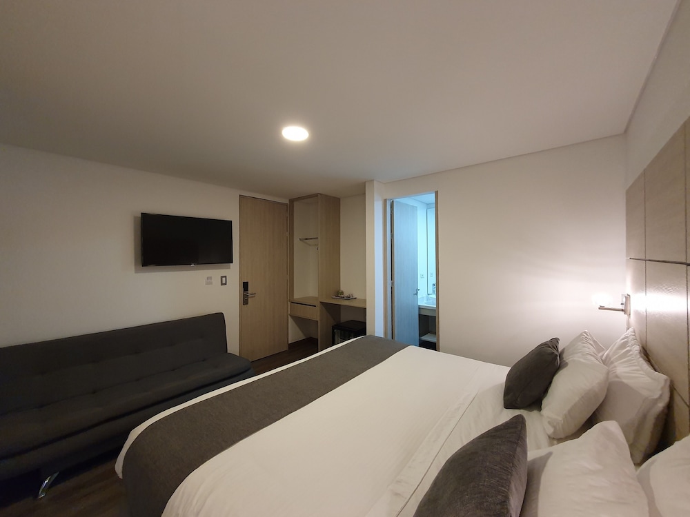 BOG URBAN HOTEL 7/23