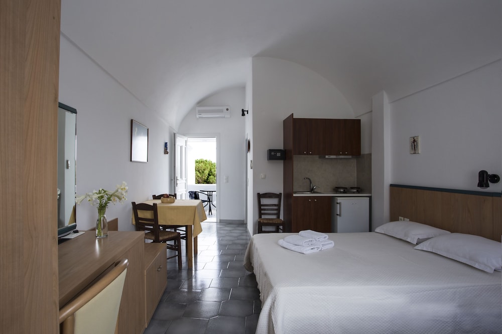 ROOM, QUADRUPLE, PARTIAL SEA VIEW