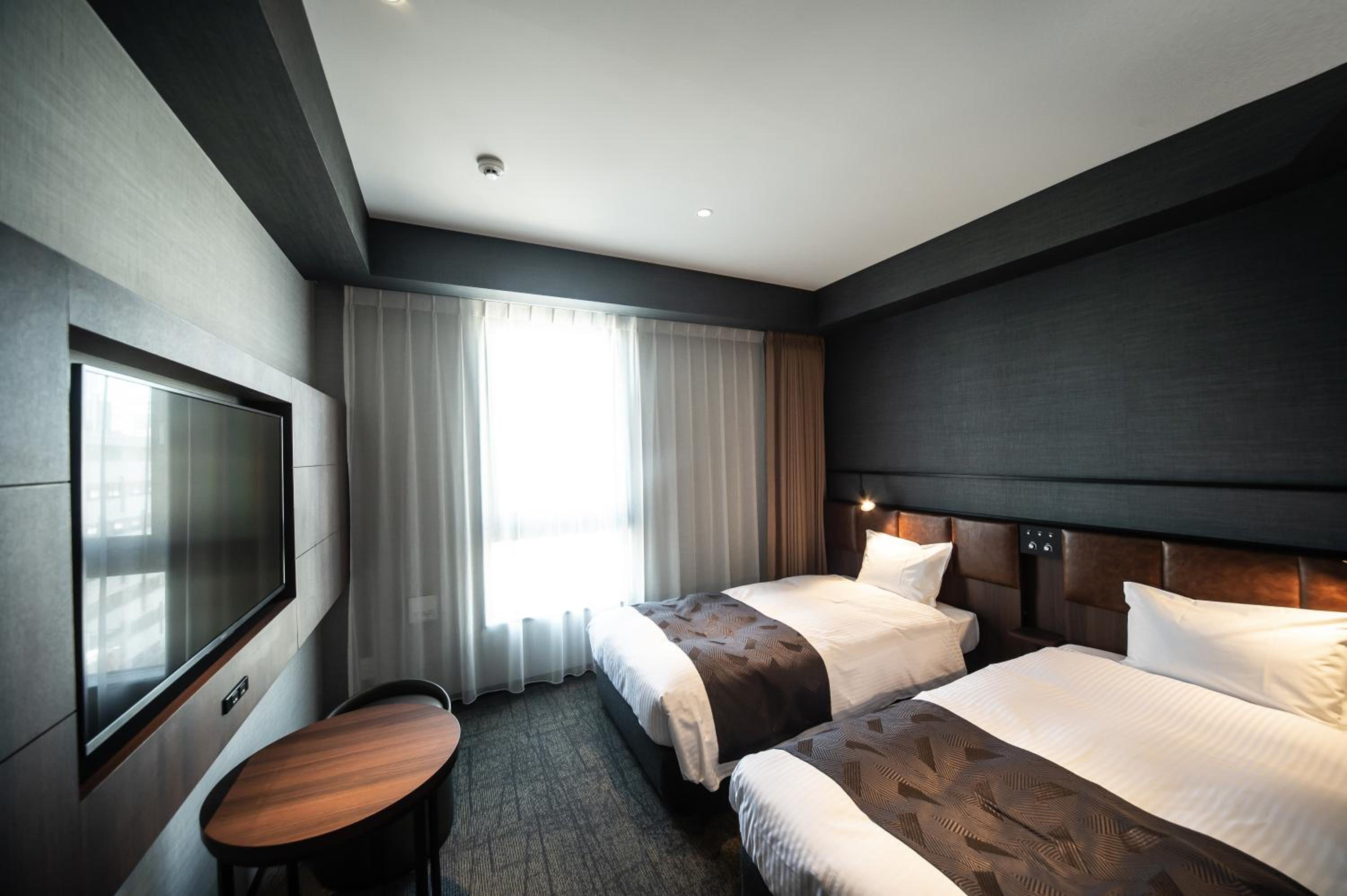 DELUXE, TWIN BEDS, TOWER VIEW
