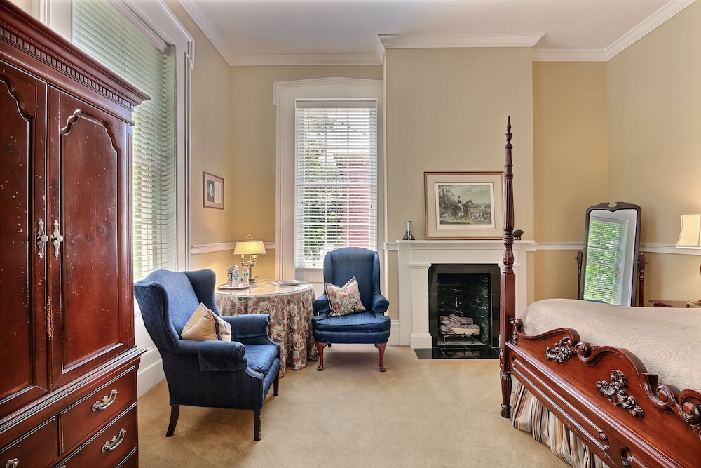The Presidents Quarters Inn 27/76