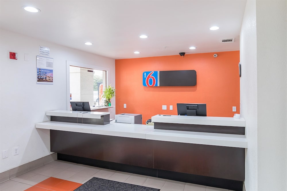 Motel6 Grand Prairie, TX - Near Six Flags Drive 7/44